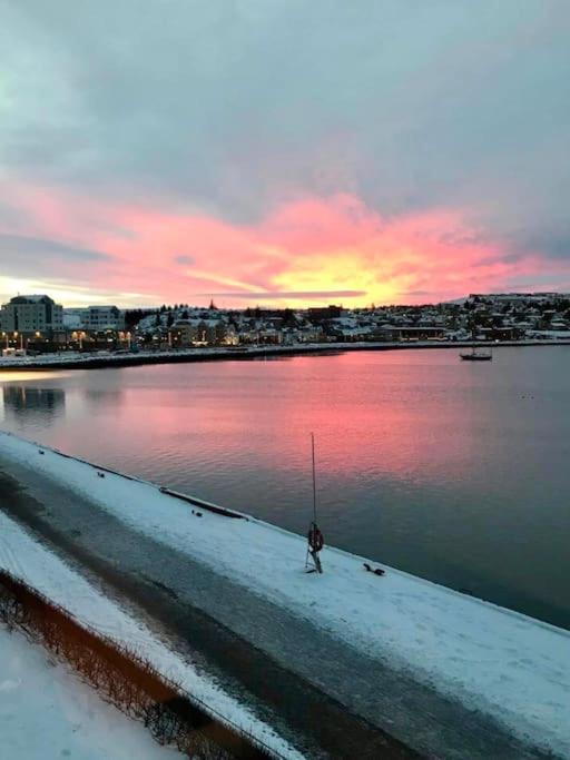 Stylish And Relaxing Two Bedroom Appartment, View Over Harbour Hafnarfjörður Екстериор снимка
