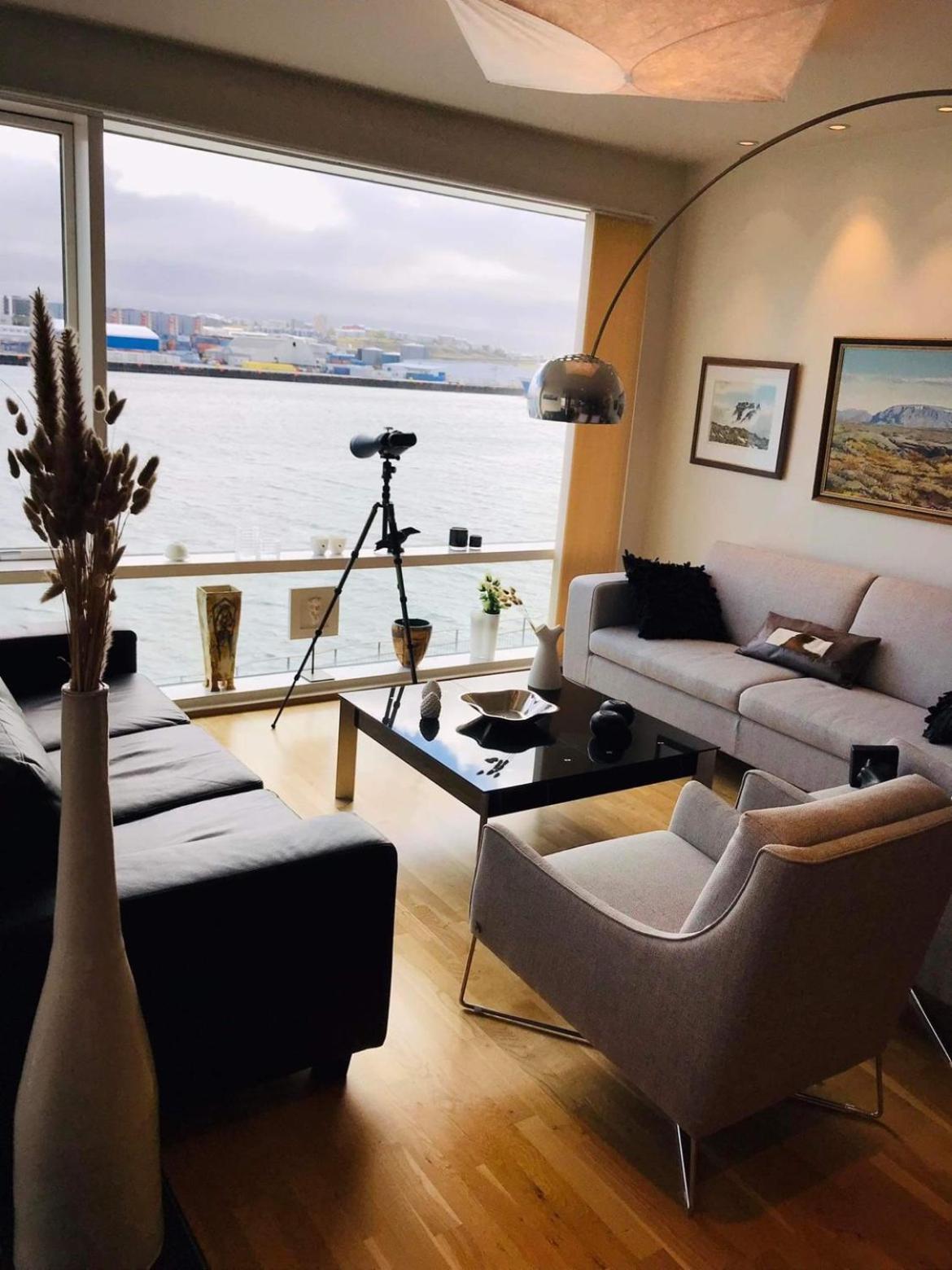 Stylish And Relaxing Two Bedroom Appartment, View Over Harbour Hafnarfjörður Екстериор снимка